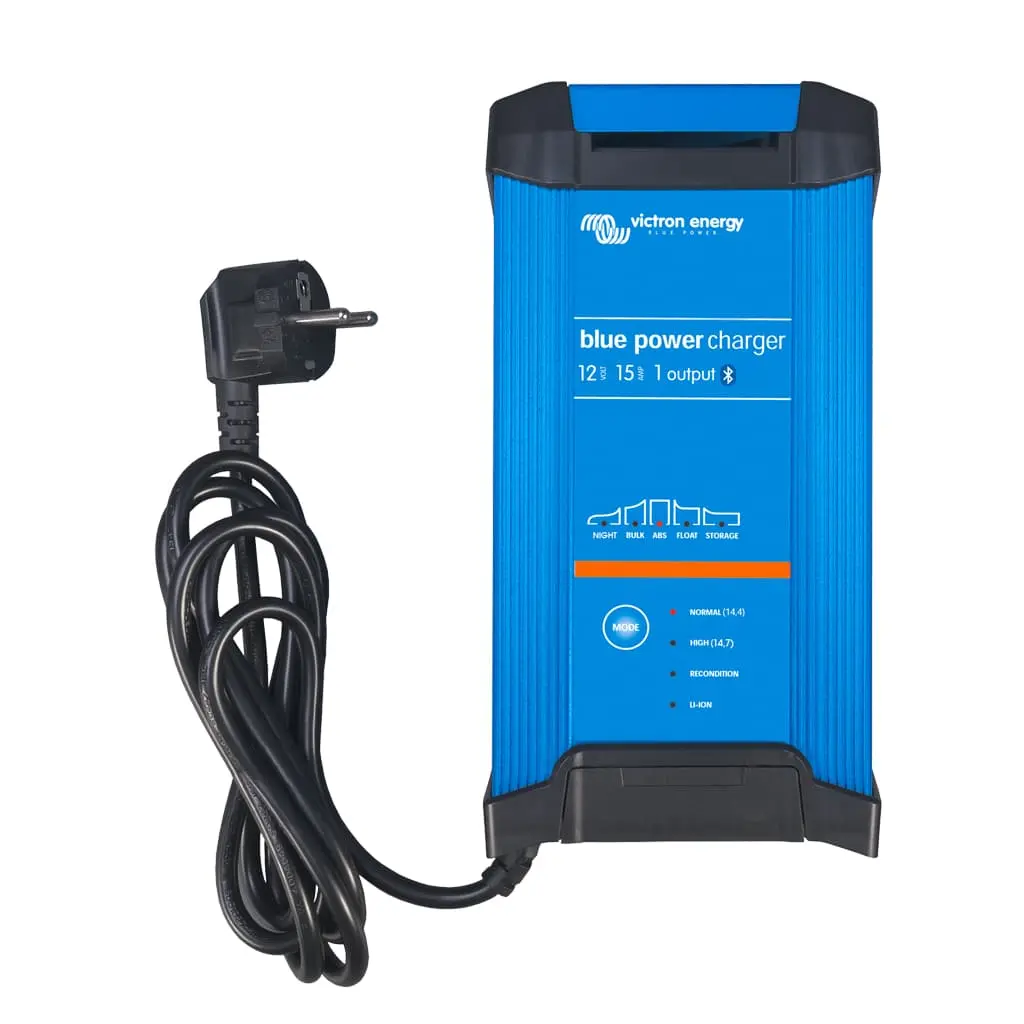 [OCA-BPC121542002-LN] Blue Smart IP22 Charger 12/15(1) 230V CEE 7/7