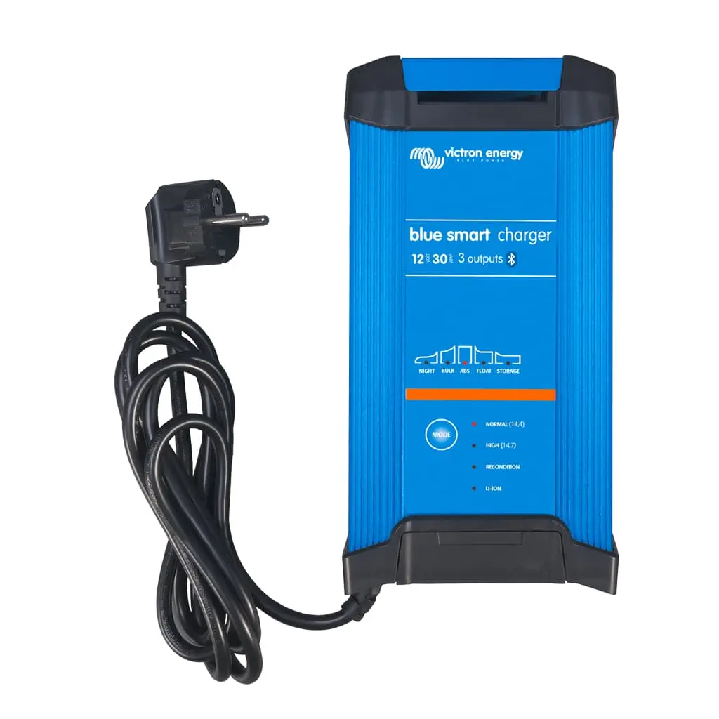 [OCA-BPC123048002-LN] Blue Smart IP22 Charger 12/30(3) 230V CEE 7/7
