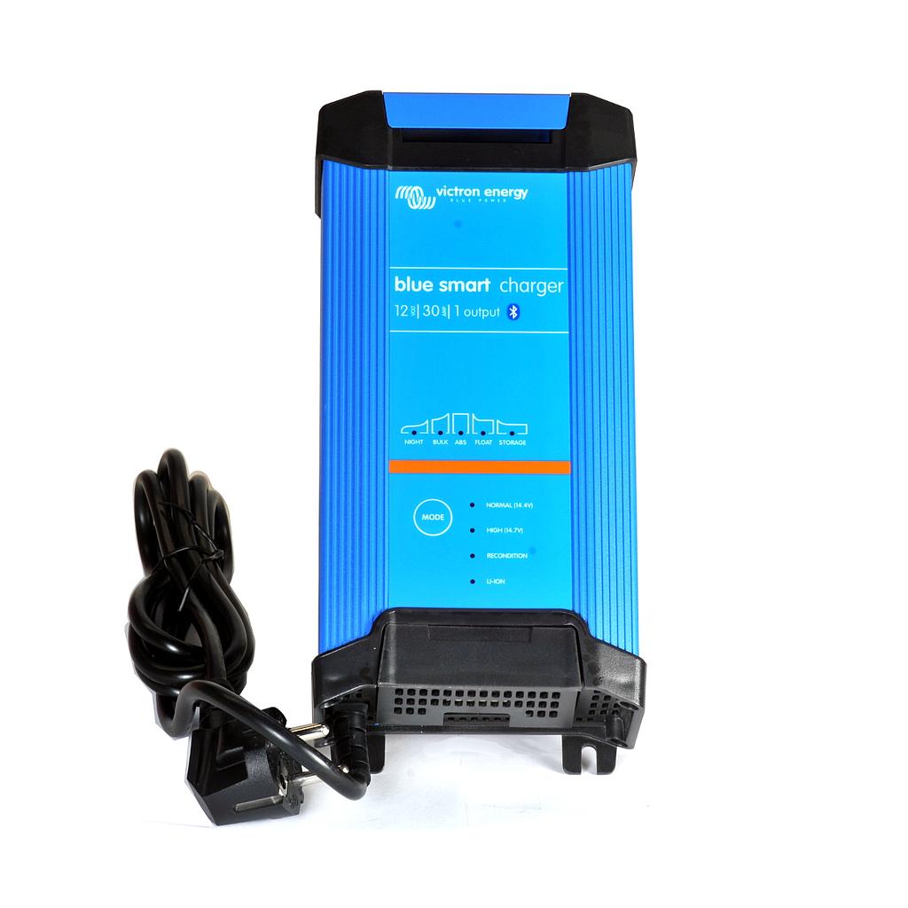 Blue Smart IP22 Charger 24/16(1) 230V CEE 7/7